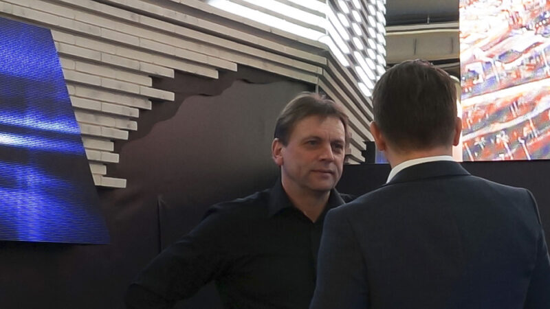 05 Beratung Betreuung Rudi Beratungsgespräch Leistungsspektrum HUBER Signage